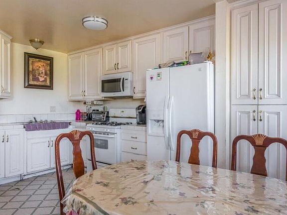 5th image of 2710 El Dorado Dr #B