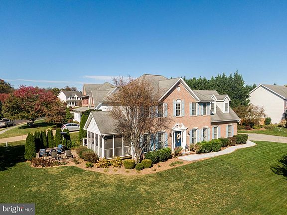 2nd image of 2833 Saratoga Dr