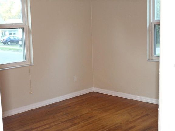 5th image of 135 Phippen Ave