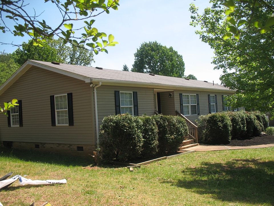 1st image of 4500 Lakehill Dr