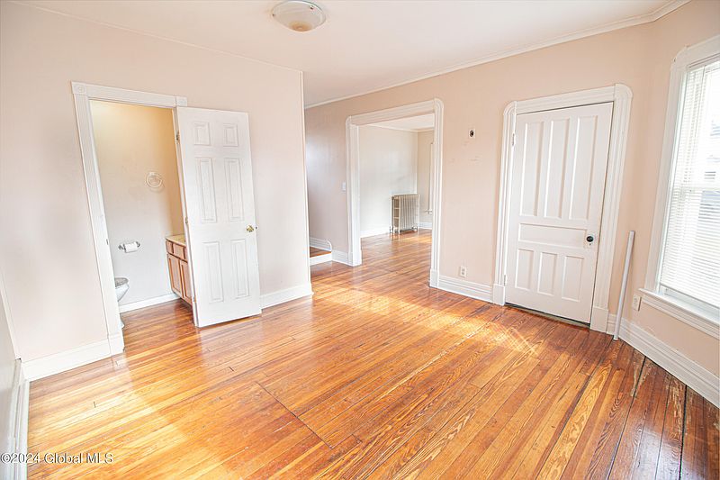 5th image of 18 Brown Street