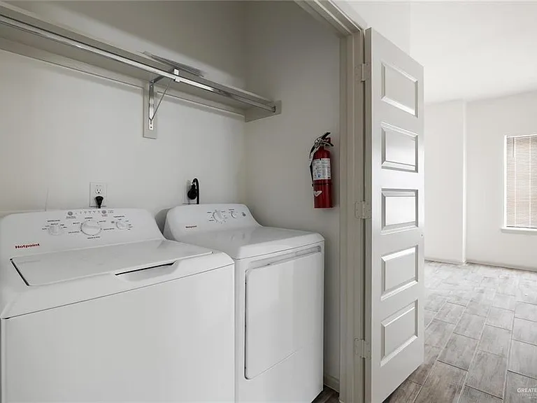 427 Frio Ln #1 — Photo 6