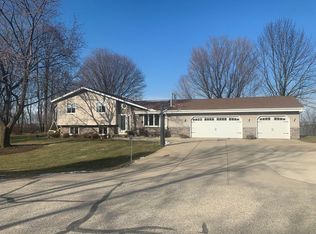 3747 Kettle View Dr, Slinger, WI 53086