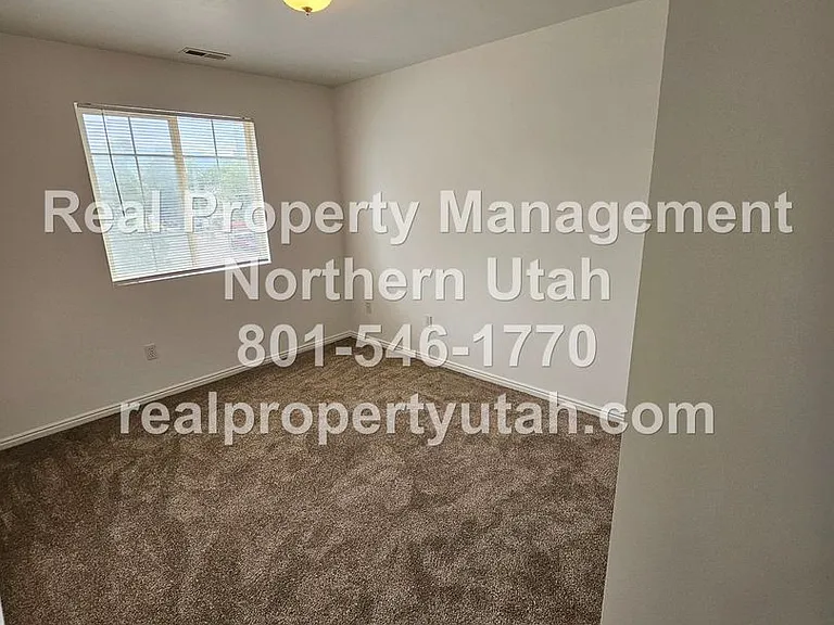153 E 2400 S — Photo 12