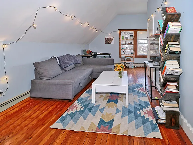 356-358 Midland St #3 — Photo 6