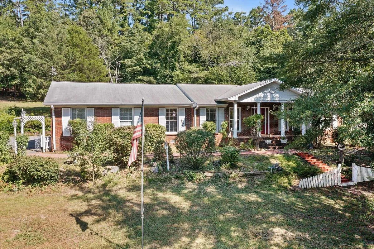 1158 Chulio Rd SE photo 1