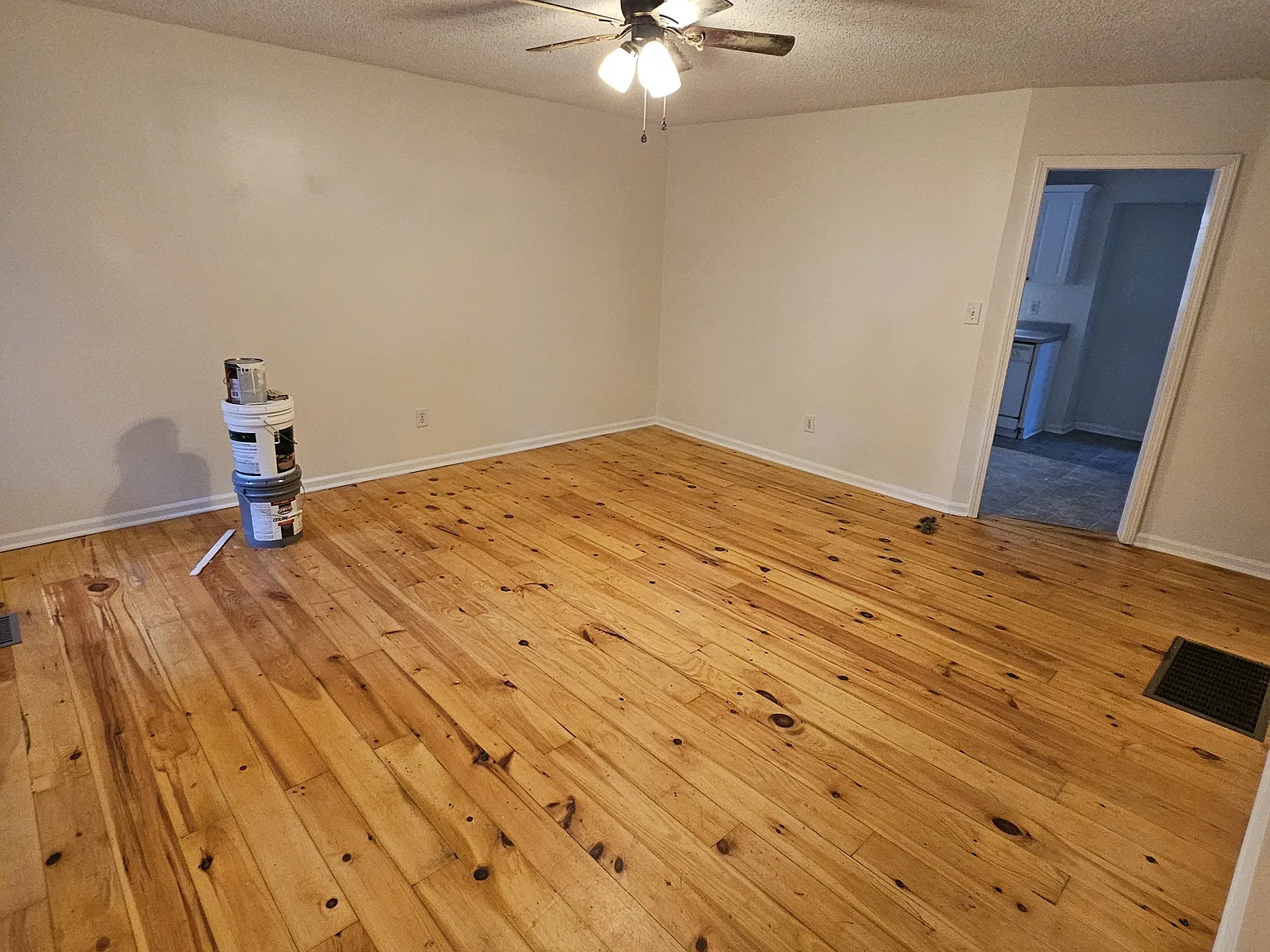 1 bed, 1014 sqft, $800 — Photo 3