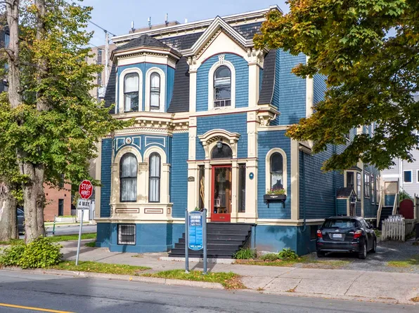 5691 Inglis St, Halifax, NS B3H 1K2