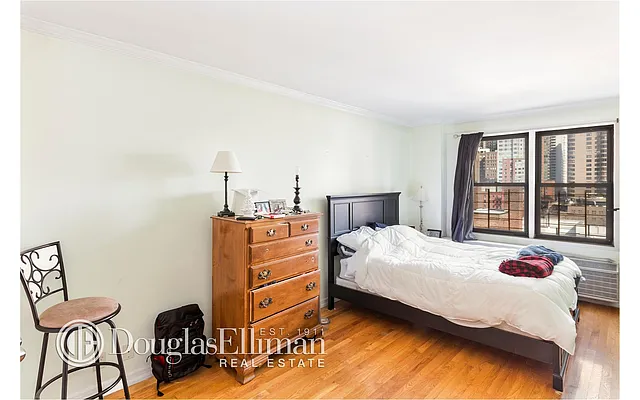 Rented by Douglas Elliman | media 14