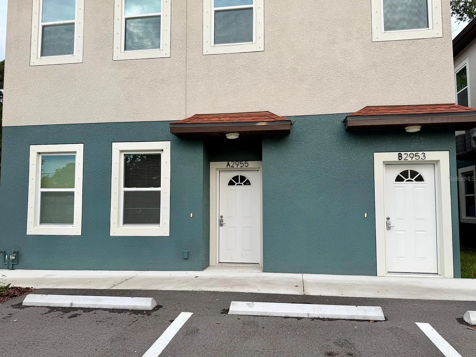 3 bed, 2.0 bath, 1264 sqft, $2,400 — Photo 2