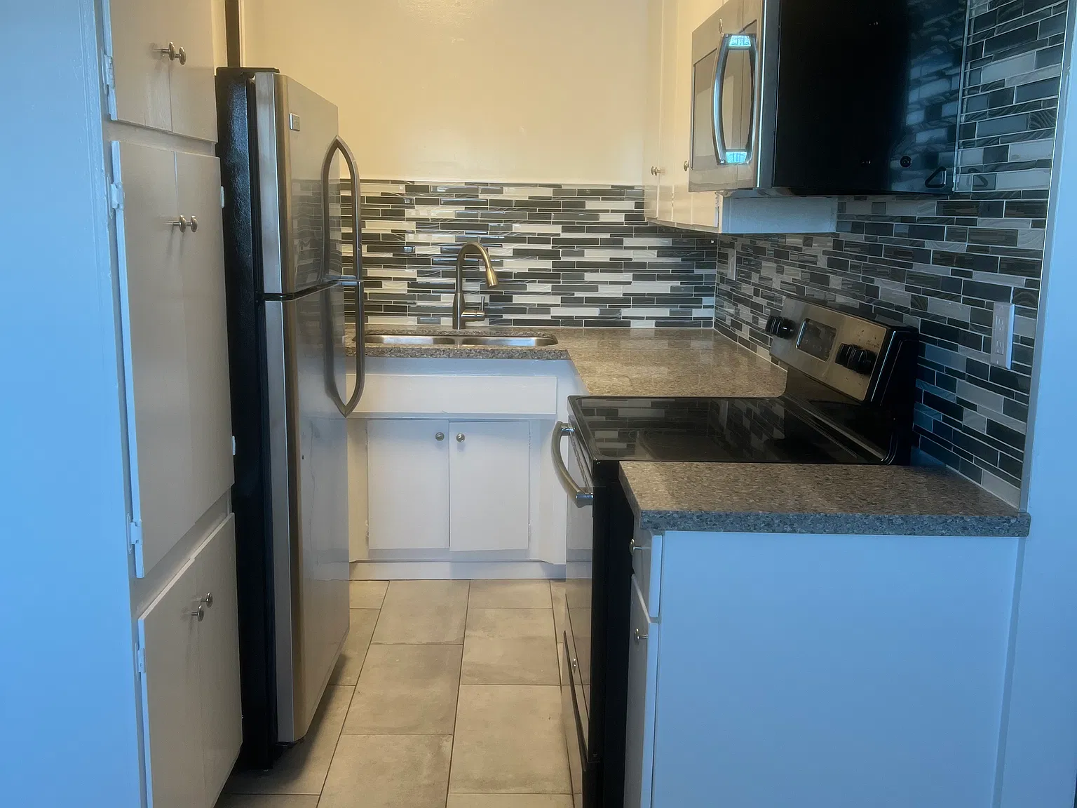 504 Avenue G — Photo 3