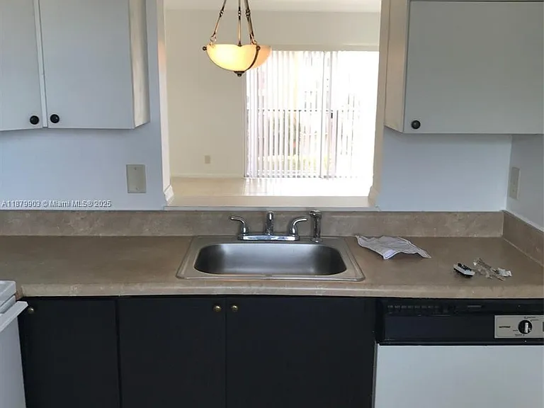 8610 N Sherman Cir — Photo 1