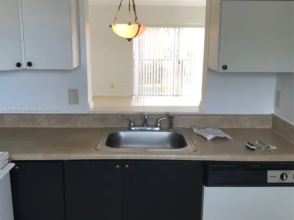 8610 N Sherman Cir, Hollywood, FL 33025