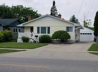 906 Pine St, Essexville, MI
