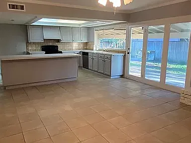 3 bed, 1803 sqft, $2,200 — Photo 4