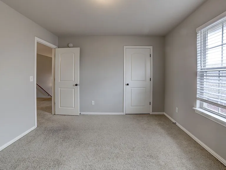 819 E Seattle Pl — Photo 5