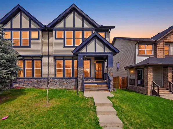 39 E Panora Sq NW, Calgary, AB T3K 0R8