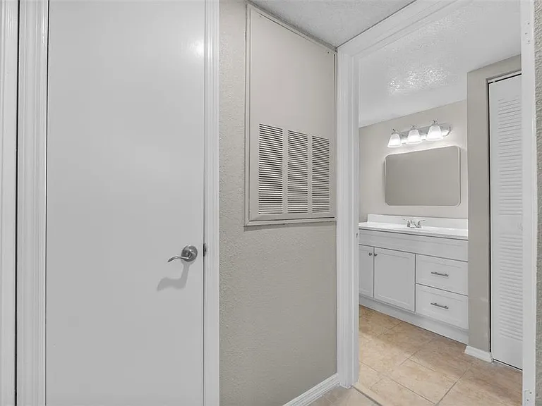 5116 Conroy Rd #15 — Photo 43