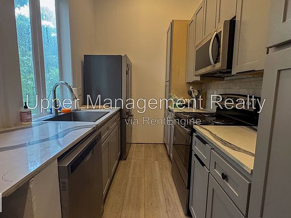 4th image of 7214 Oak St Rear 7212
