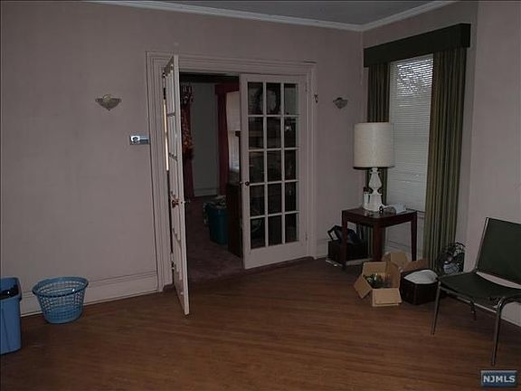 5th image of 375 Hillsdale Ave