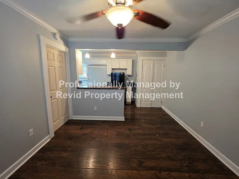 1632 Monroe Ave. — Photo 6