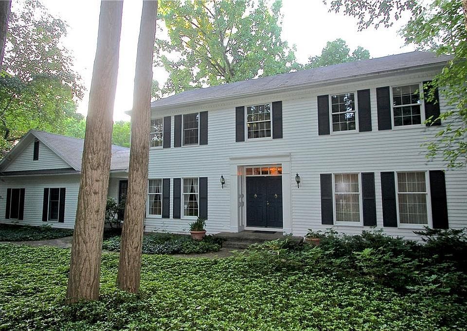 1st image of 16 Park Forest Dr