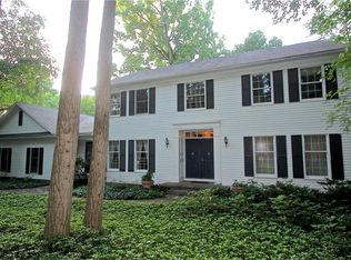 16 Park Forest Dr, Pittsford, NY 14534