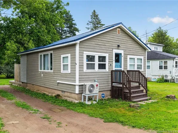 35 2nd Ave, Shediac, NB E4P 5B9