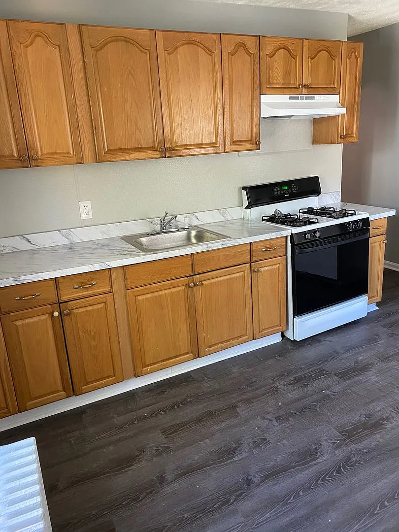 Updated 3 Bedroom House — Photo 4