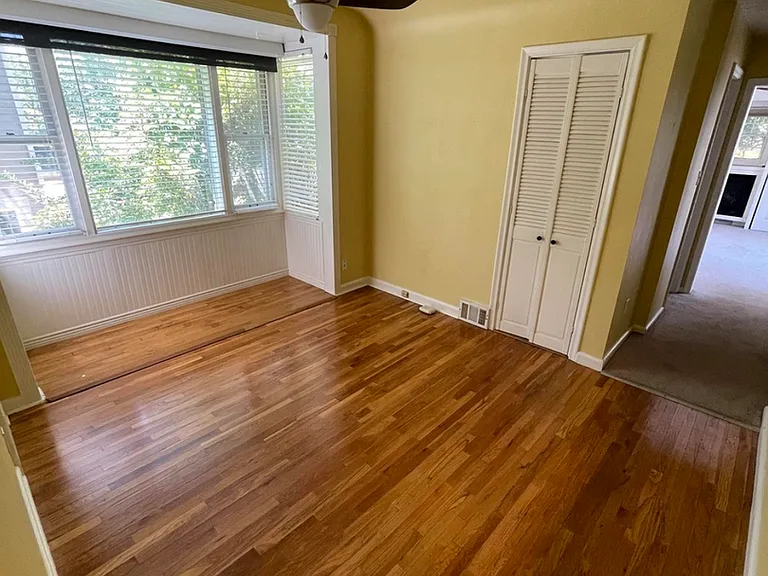 1323 E Logan Ave — Photo 7