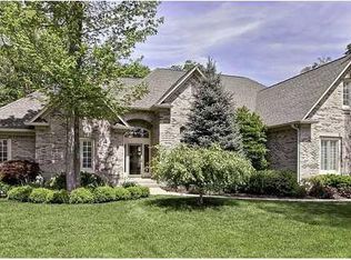 5850 E Dawnwood Dr, Carmel, IN 46033