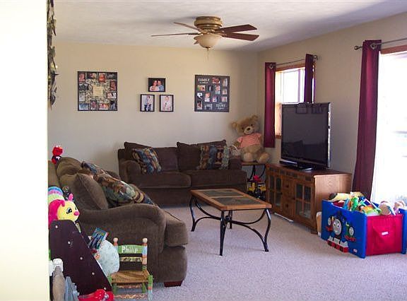 5th image of 916 N Lexington Dr