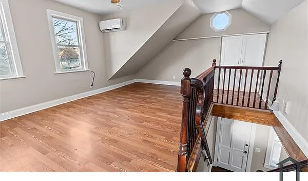 220 Clay St — Photo 14