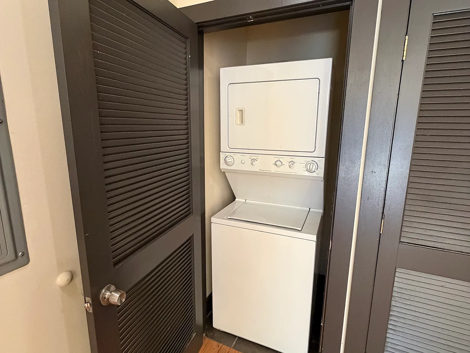 4 bed, 1350 sqft, $2,200 — Photo 2