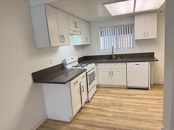 3rd image of 1317 N Spurgeon St APT H