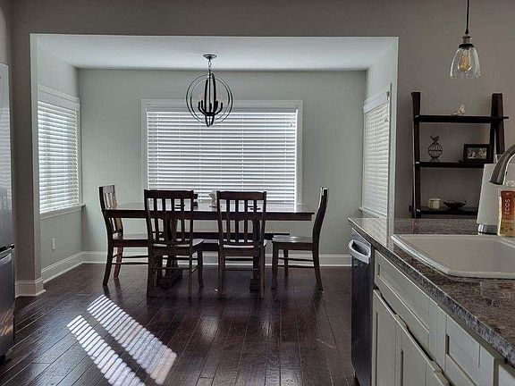 Kitchen & Dining Area