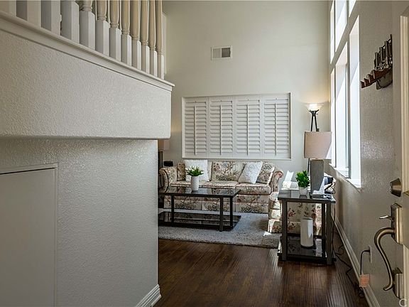 5th image of 555 E Stephanie Dr