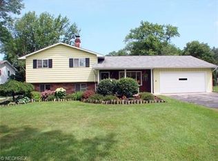 38455 Rogers Rd, Willoughby Hills, OH 44094