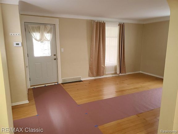 3rd image of 512 N Center St