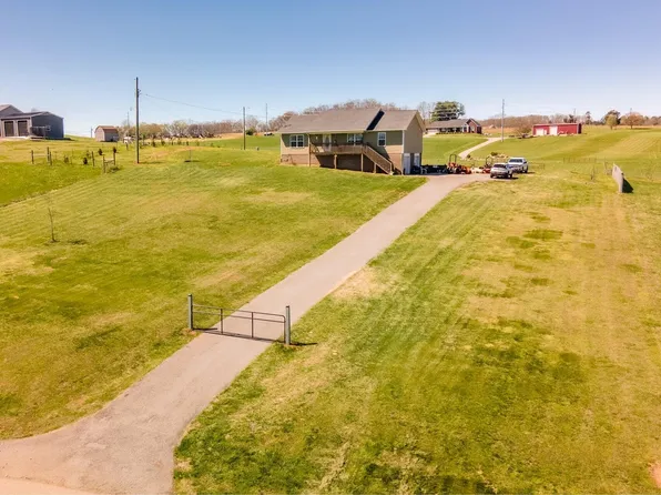 1820 Hammer Rd, Dandridge, TN 37725