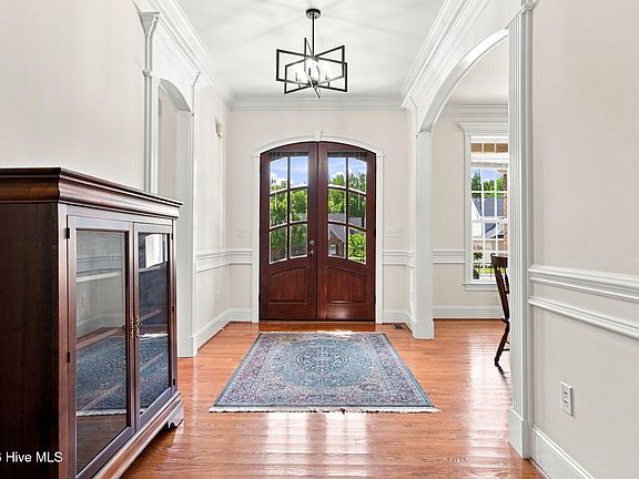 5th image of 4803 Bayview Place N