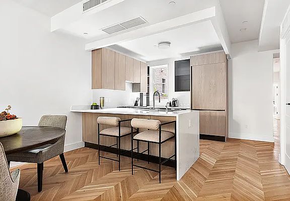 3rd image of 590 6th St APT 1L