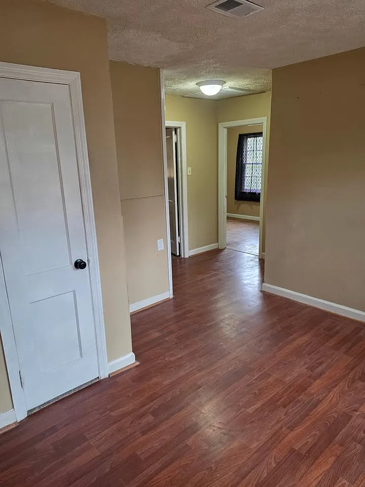 4 bed, 1190 sqft, $1,350 — Photo 3