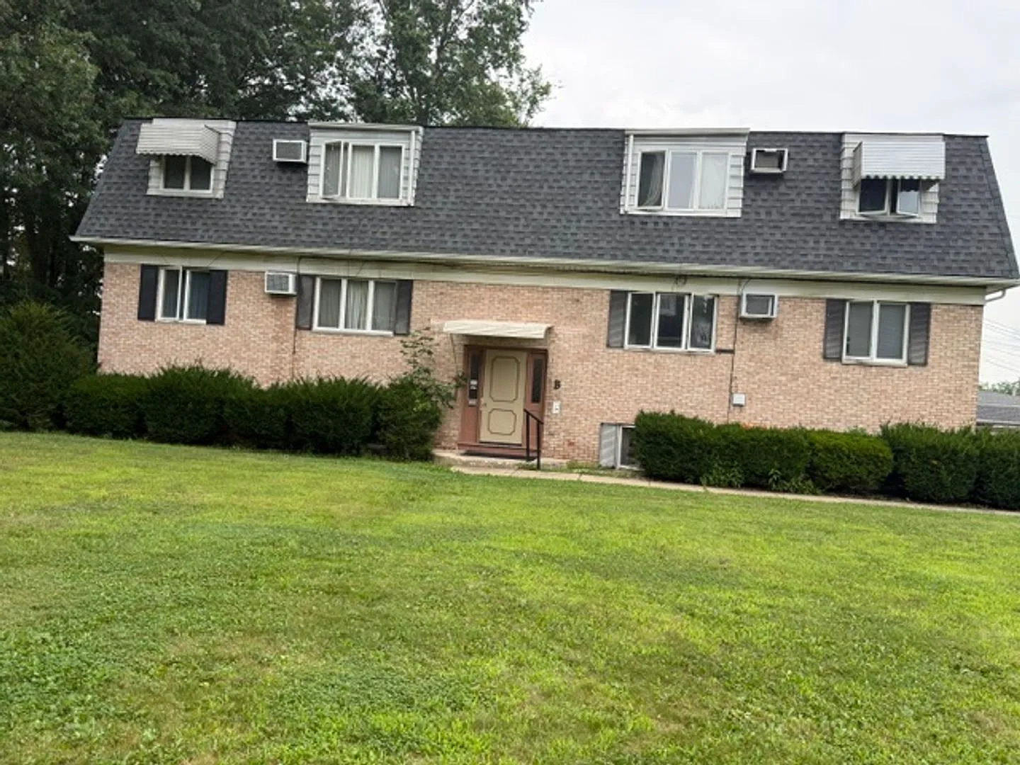 Ridge Park Manor (Newton Falls) — Photo 1