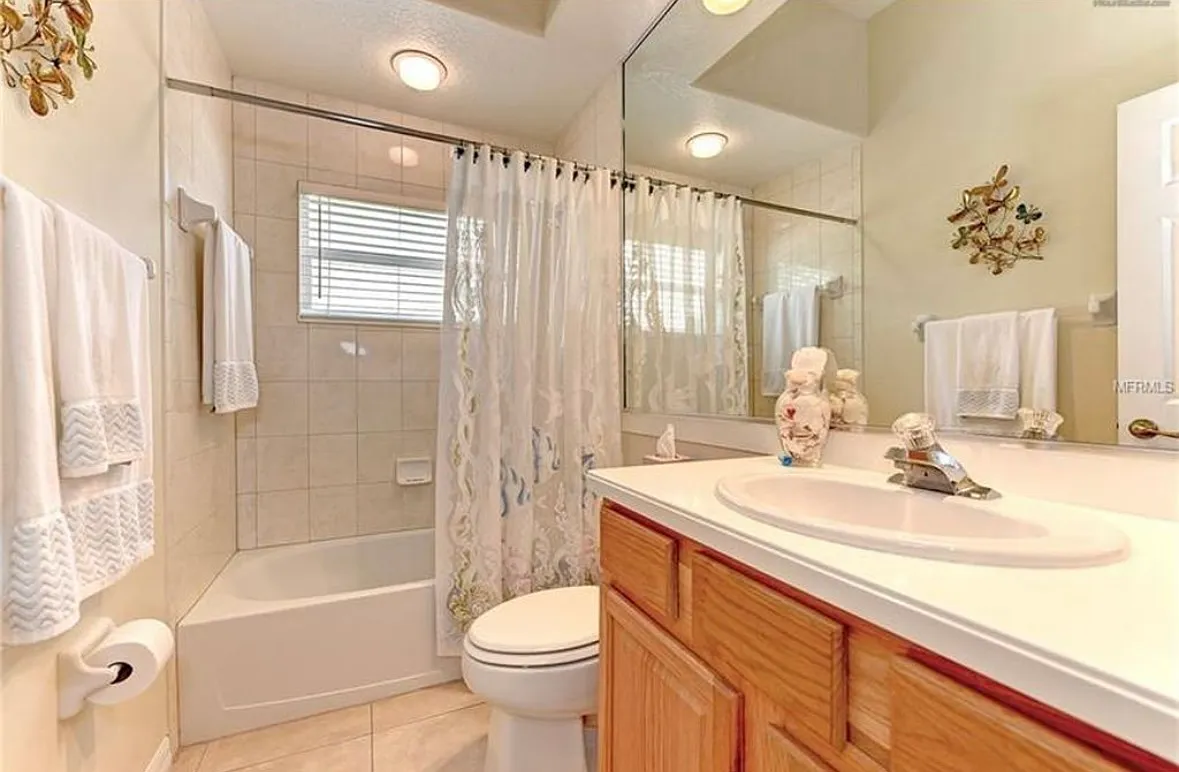 4 bed, 2900 sqft, $3,950 — Photo 4