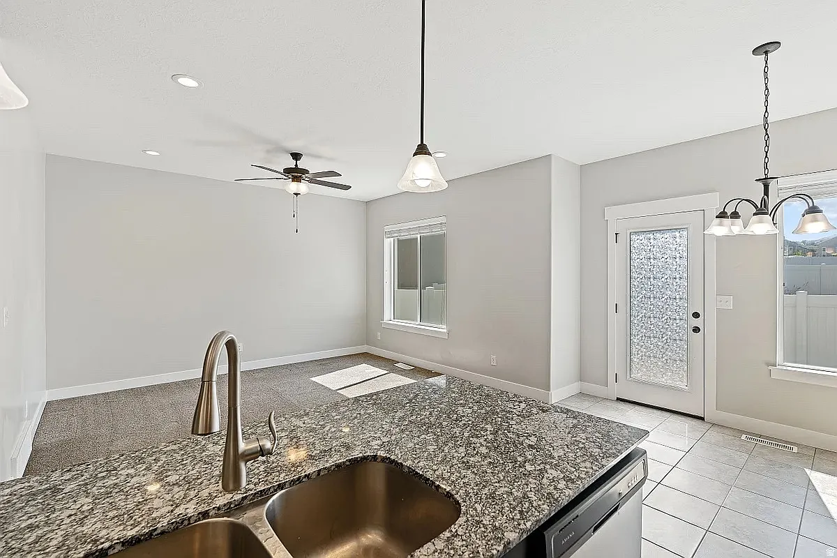 4 bed, 2406 sqft, $650 — Photo 4