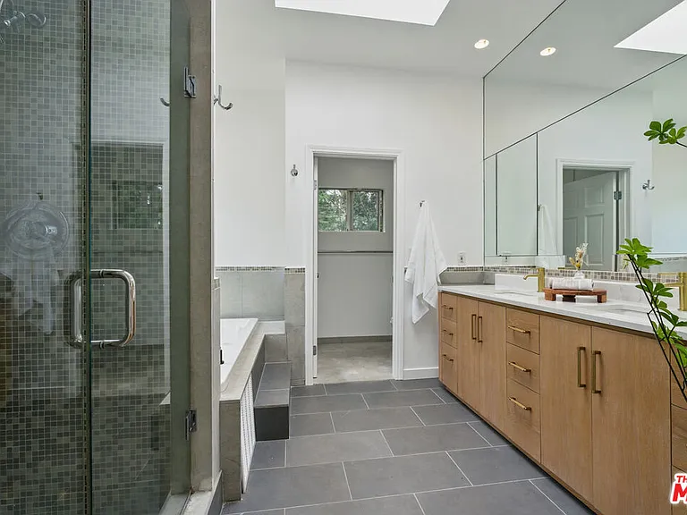 5220 Melvin Ave — Photo 17