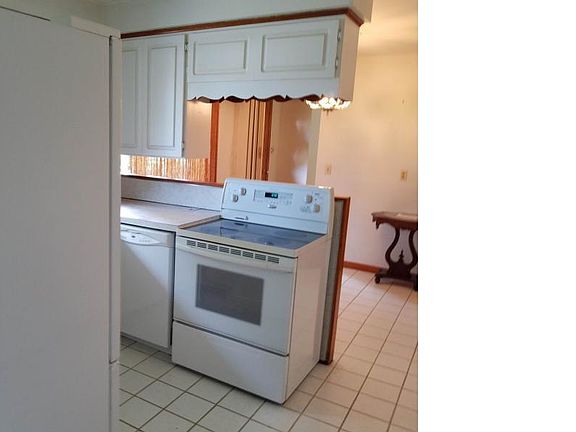 2nd image of 25 Harts Hill Cir