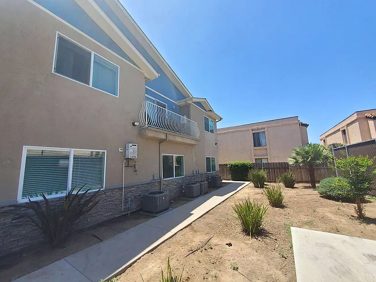 12550 Laurel St — Photo 20