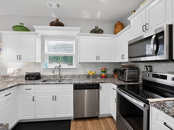 2nd image of 106 Rutledge Ln